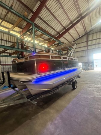 Used 2024 Avalon Pontoon Venture 17 Tritoon for sale